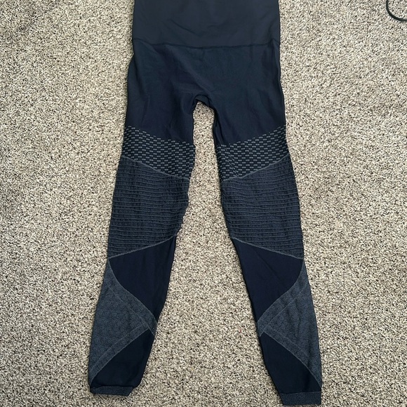 Spanx navy blue leggings size large - Picture 5 of 8